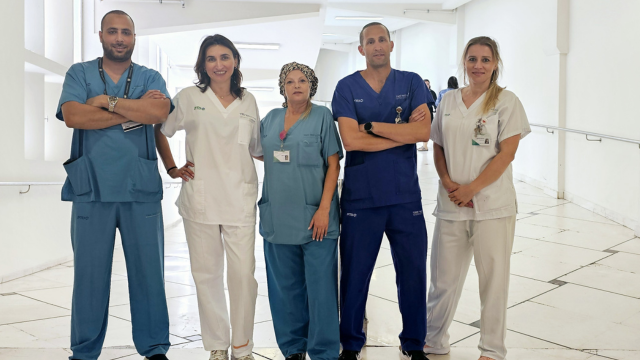 מימין לשמאל:  טניה חיימוב, אוריאל גריידי, נילי סבאג, יפית פז עמרם, מוחמד שלבי