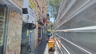 מעבר צר נותר. החומות החדשות במרכז העיר ירושלים