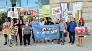 הפגנה נגד התחנה. "בלי הקלות, בלי משחקים"
