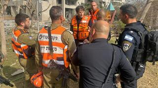 זירת פגיעת הטיל בפתח תקוה
