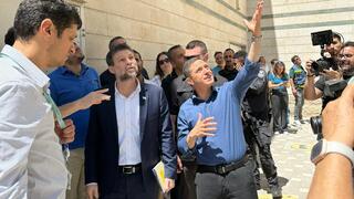 רוביק דנילוביץ' והשר סמוטריץ' לאחר נפילה טיל בבאר שבע