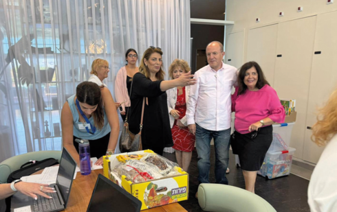 לסרי וצור עם המפונים