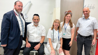 משה זמיר והצוות המטפל במרפאה