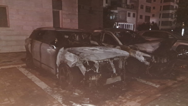רכבים עלו באש בטירת כרמל