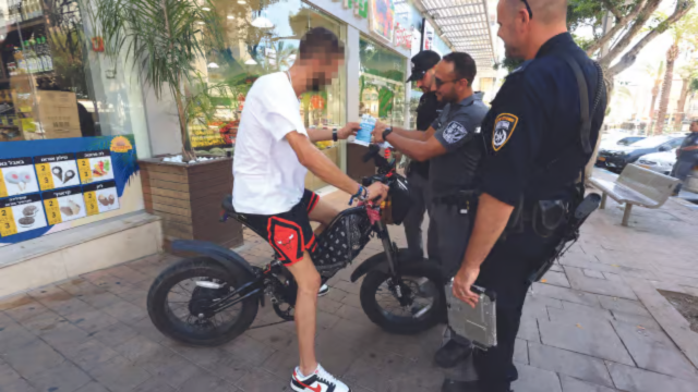 אכיפה נגד רוכבי קורקינטים
