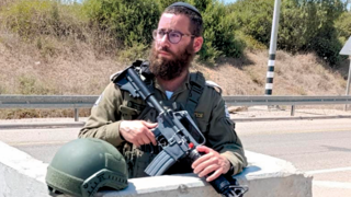 מנדי ריזל במחסום