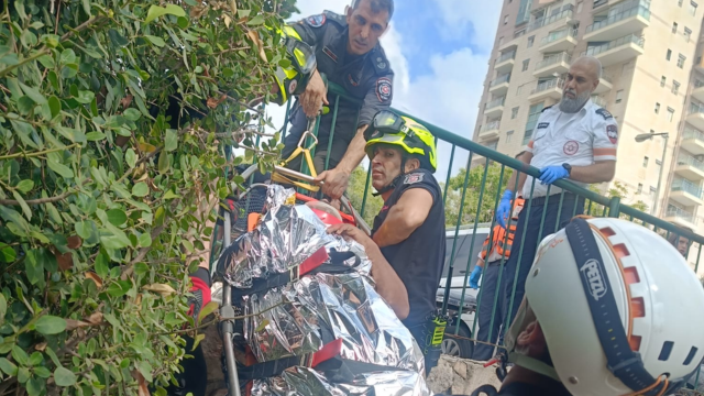 חילוץ פועל שנפל גוט לוין חיפה 