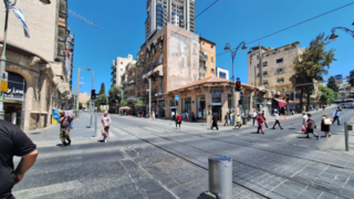 יום חם במרכז ירושלים, וצל אין