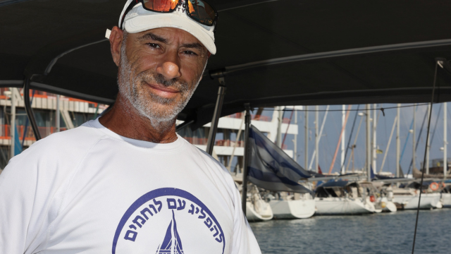דיין. "עושה לי טוב לעשות טוב" 