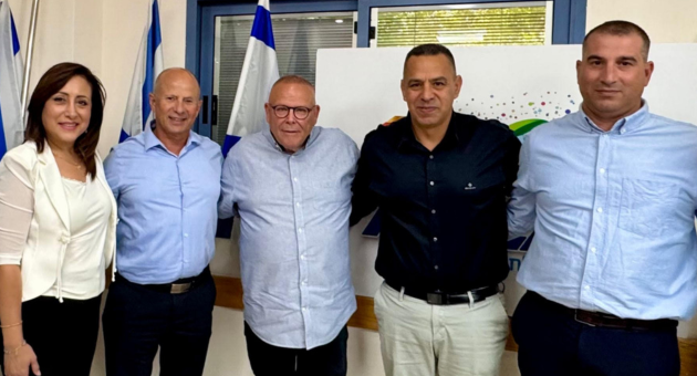 מימין לשמאל: שלום שלמה, רועי יעקב, ארנון בר דוד, אבי אלקבץ וכנרת נחמן