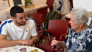 ניצולי שואה וניצולי הנובה במפגש שכולו נתינה