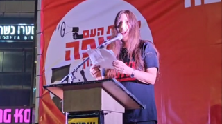 הסופרת צוריה שלו בחורב