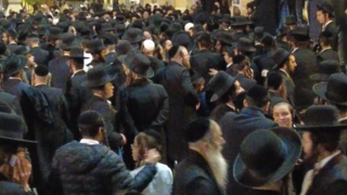 הפגנת שובו בנים מול העירייה