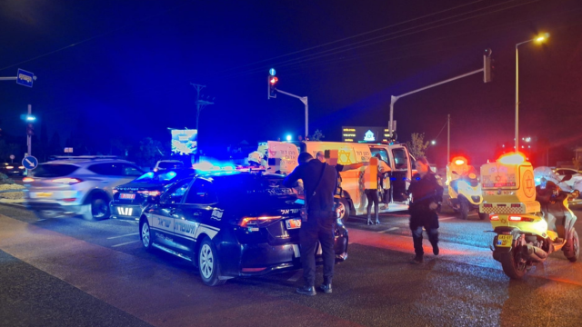 הולכת רגל במצב אנוש לאחר שנפגעה מרכב בקרית מוצקין