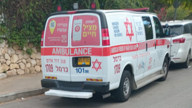 אמבולנס שהוגיע לבית הספר בעקבות הכשת הנחש בחיפה