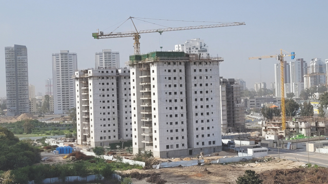 בנייה בשכונת משכנות אומנים