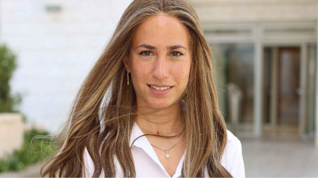 נאוה איצקוביץ. בעשר אצבעות