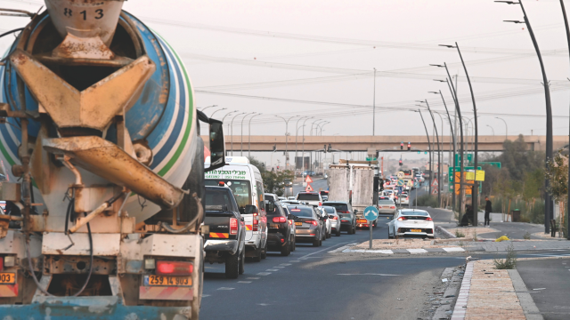 פקקים בכביש 25
