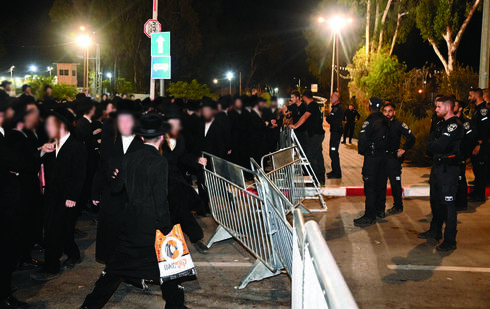 הפגנת חרדים ליד כלא 10