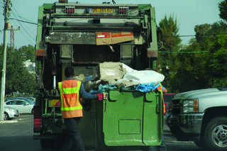  "לא מעט מציאות בזבל"