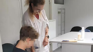 האחות אפרת קיסרי לפני מתן חיסון השפעת