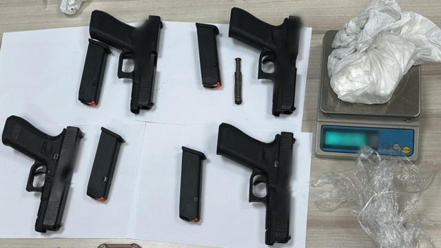 נשקים וסמים שנתפסו ברכבו של החשוד 