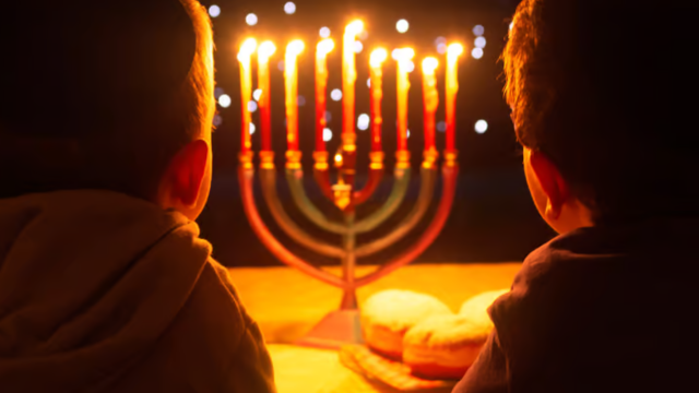 עוזרים למשפחות בחנוכה 