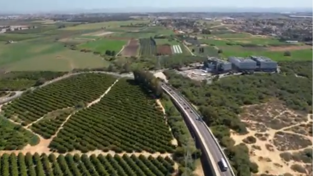  הקרקע ממוקמת מערבית לכביש 4, סמוך למחלף הדסים ולכביש 561