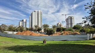 עבודות הקמת באר חדשה בגן בעברית 