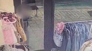 תושב בת ים פרץ לחנות בגדים