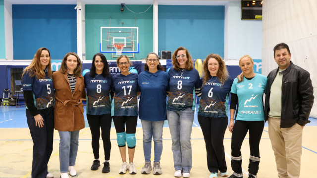מימין: שאול מיטלברג מנהל רשות הספורט, סיגי כהן, לאורה אזולאי, טלי כהן, סיגל עמיר, מירב גבאי, עפרה אברמוביץ, הילה דרמן יורית מועצת נשים כפר סבא, גנית הראל