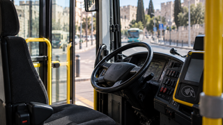 הנאשם חסם את האוטובוס ברכבו