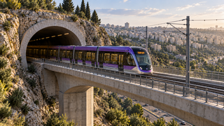 הקו הסגול. מתחת לשכונות מגורים וגם בגשרים