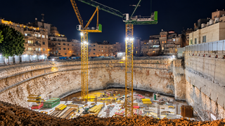 אתר בנייה במרכז העיר. 762 אתרים ברחבי העיר
