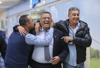 ליאון אחרי פרסום התוצאות. צילום: אלכס קולומויסקי