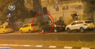 תיעוד הדקירה במצלמות האבטחה | צילום: באדיבות המשטרה