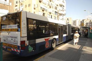 תחבורה ציבורית | המחשה: קובי קואנקס
