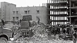 El edificio del gobierno militar que se derrumbó en 1982. 91 personas fallecidas. 