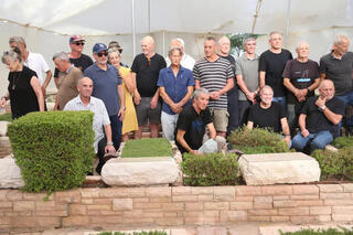 Familiares y amigos de Yoni Netanyahu. 