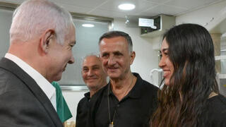 Noa Argamani y su padre, Yaakov, conocieron a Benjamin Netanyahu el mes pasado, inmediatamente después de que ella fuera liberada del cautiverio de Hamas. 