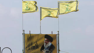 Banderas de Hezbolá y el recuerdo del asesinado secretario general Hassan Nasrallah. 