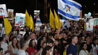 Según el estudio, la mayoría apoya el acuerdo. Manifestación por el regreso de los secuestrados. 