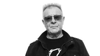 León Gieco será reconocido por la AMIA. 