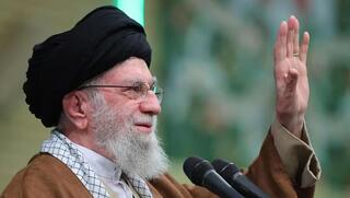 "Pisotearemos a quienquiera que sea el mercenario de Estados Unidos", dijo el líder supremo ide Irán. 