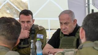 El primer ministro Netanyahu y el jefe de gabinete Herzi Halevi en el corredor de Netzarim. 