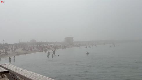 Niebla en las playas de Tel Aviv. 