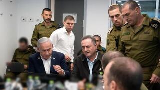 El primer ministro Netanyahu, el ministro de Defensa Katz y el jefe de las FDI Zamir realizan una evaluación del ataque. 