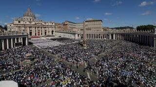 Sólo en la Plaza San Pedro hubo más de 250 mil personas. 