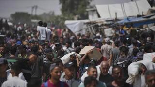Distribución de ayuda humanitaria en Rafah. 