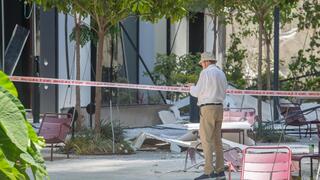 La entrada al edificio que resultó dañado
